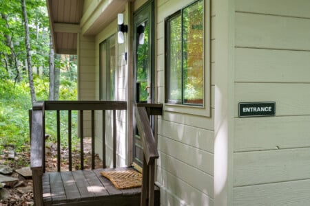 Serenity Cabin Exteriors 9