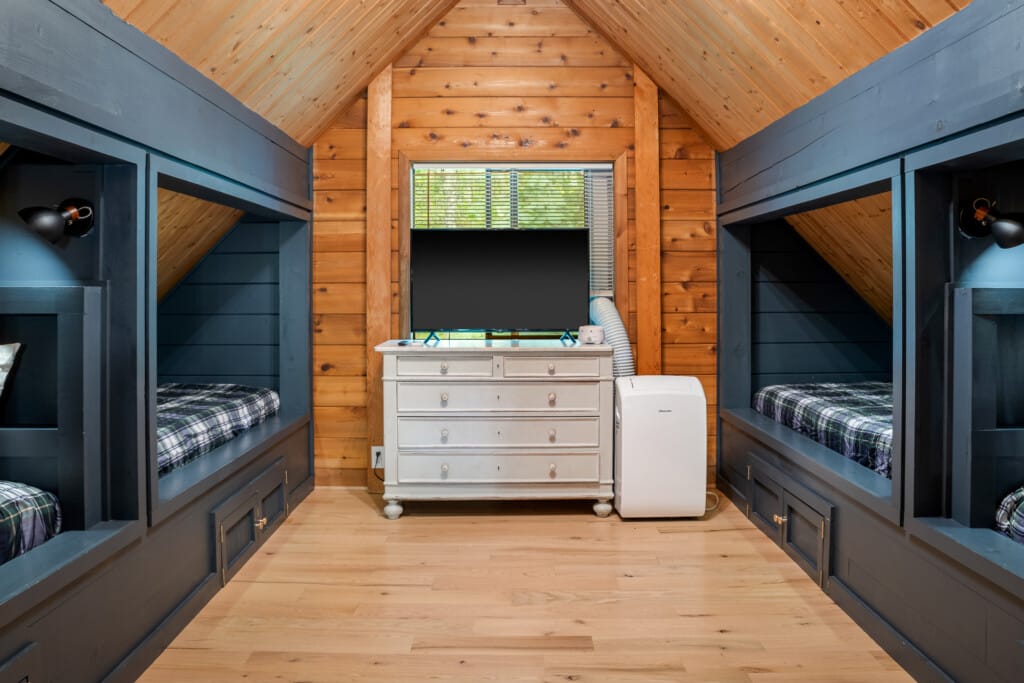 Serenity Cabin Loft 3